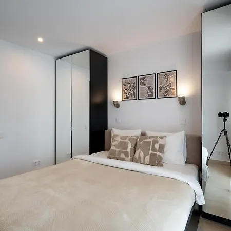 Shangri La 2bedroom Апартаменти Бухарест
