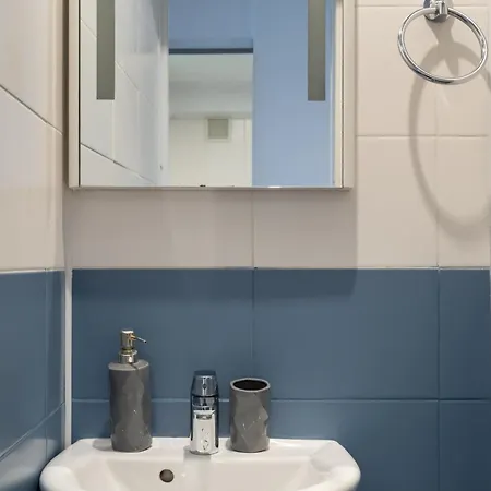 Shangri La Loft Apartment *